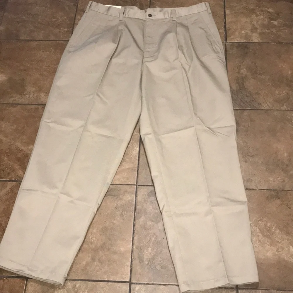 NWT Men’s Crossbow Khakis